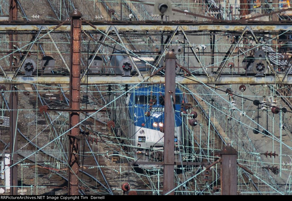 AMTK 118 thru the maze of wires & signals.